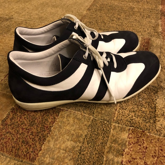 Sneakers - Picture 2 of 5